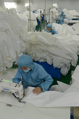 開(kāi)足馬力生產(chǎn)防護(hù)用品