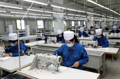 鄂爾多斯 人民健康高于一切，防護(hù)用品生產(chǎn)車間全力以赴保供應(yīng)